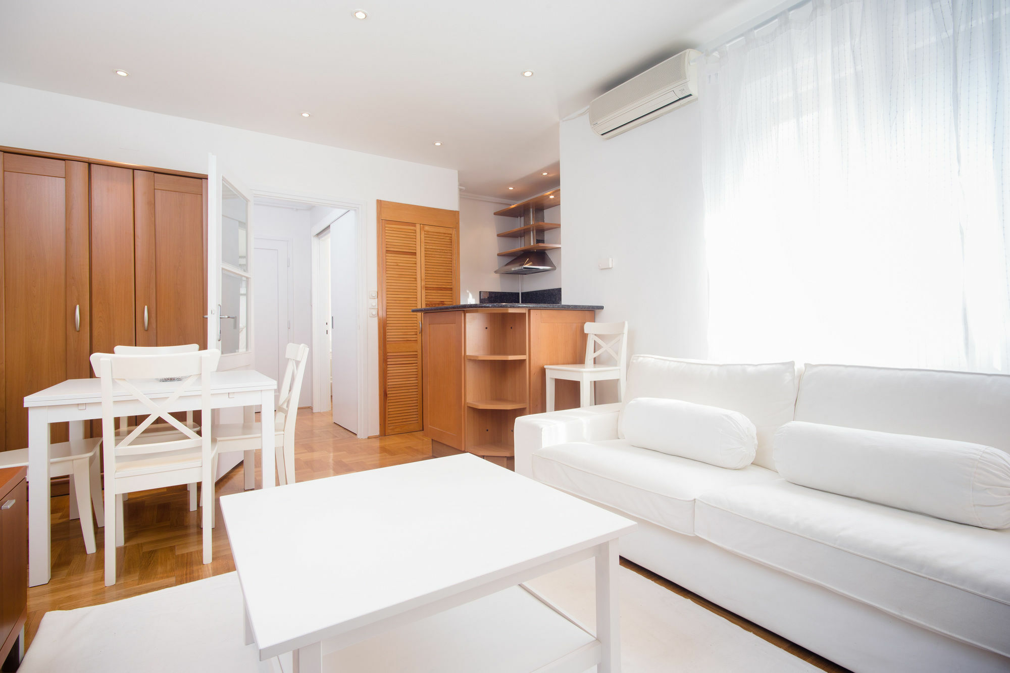 Angel Main Square Center Apartment